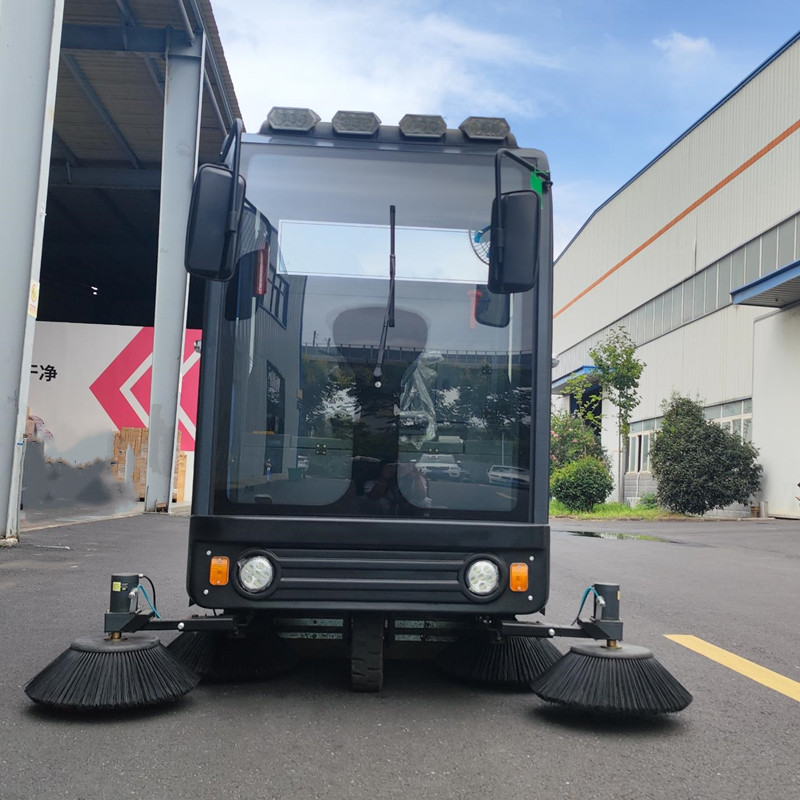 工廠使用電動(dòng)掃地機(jī)好用嗎，哪個(gè)牌子的地面清掃車好用.jpg